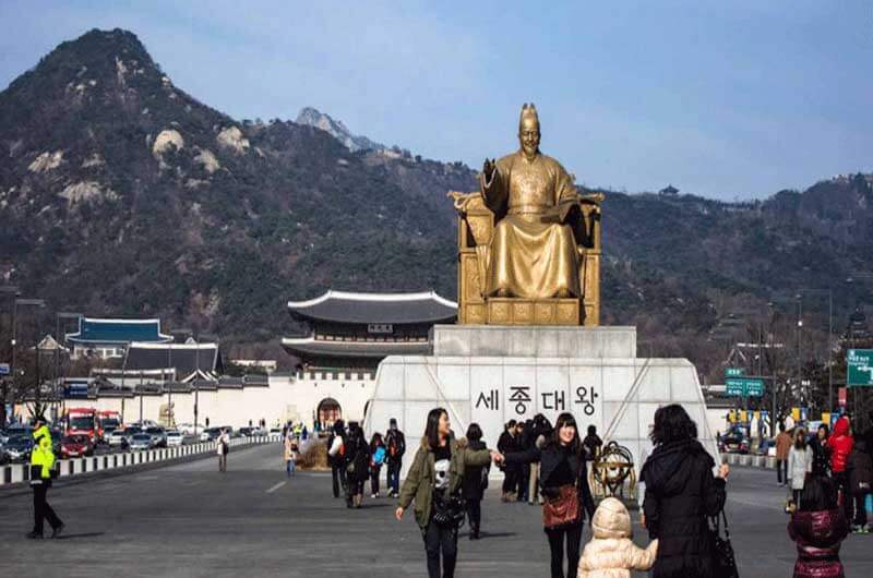 gwanghwamun square seoul transit tour 2 1024x677 1